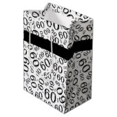 Personalisatie: Over The Hill 60th Birthday Theme Medium Cadeauzakje (Achterkant Gekanteld)