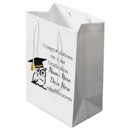 Personalised Graduation Gift for Her – Custom Name Medium Cadeauzakje (Achterkant Gekanteld)
