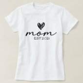 Personalised T-shirt for mum with the phrase MOM  (Design voorkant)