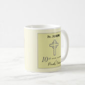 Personaliseer, 10e Jubileum van Priest in reliëf Koffiemok (Voorkant rechts)