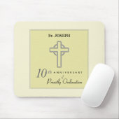 Personaliseer, 10e Jubileum van Priest in reliëf Muismat (Met muis)