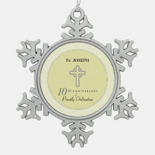 Personaliseer, 10e Jubileum van Priest in reliëf Tin Sneeuwvlok Ornament