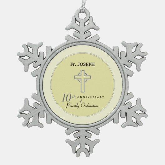 Personaliseer, 10e Jubileum van Priest in reliëf Tin Sneeuwvlok Ornament (Voorkant)
