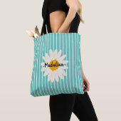 Personaliseer bloemenblauwe strepen Moderne zomer Tote Bag (Dichtbij)