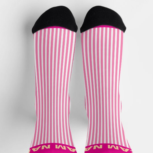 Personaliseer DE NAAM VAN HET TEAM Pink Stripe Sokken (Top)