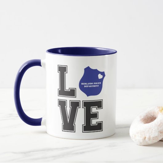Personaliseer de politie van de Liefde Heart Badge Mok (Met donut)