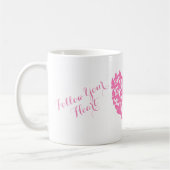 personaliseer de roze mok van het vlinderhart (Links)