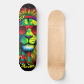 Personaliseer deze trendy Rasta Lion Persoonlijk Skateboard (Voorkant)