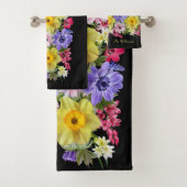 Personaliseer Elegant Black Floral Anemone Hyacint Bad Handdoek (Insitu)