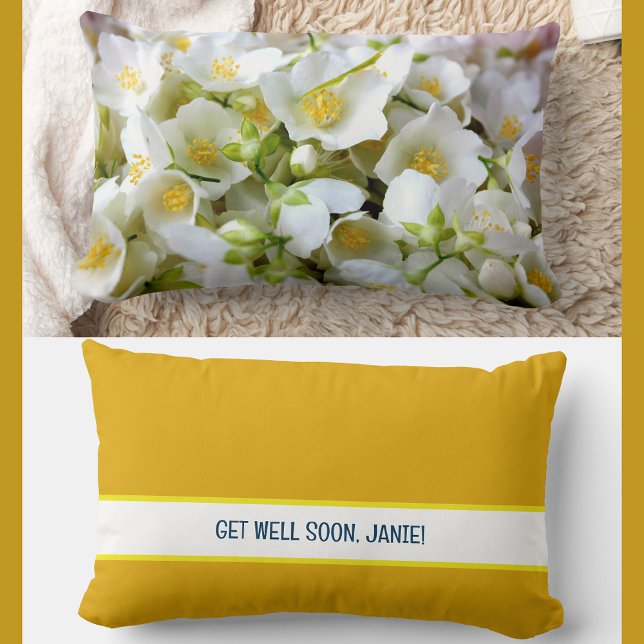 Personaliseer Get Well Soon Collega Jasmine Bloeme Kussen (Elegant, modern personalized name Get Well Soon floral pillow. Jasmine flowers photo. Burnt yellow)