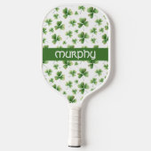 Personaliseer Green Shamrocks Patroon Pickleball Paddle (Achterkant)