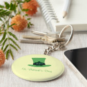 Personaliseer Groen pet voor St. Patrick's day Sleutelhanger (Zijkant)