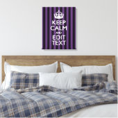 Personaliseer het Keep Calm Jouw tekst Paarse Stri Canvas Afdruk (Insitu (Slaapkamer))