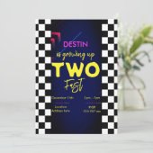 Personaliseer het wedijveren twee snelle verjaarda kaart (Staand voorkant)