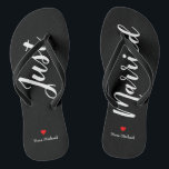 Personaliseer Just Married Teenslippers in het zwa<br><div class="desc">Deze schattige zwarte teenslippers zijn voorzien van "Just Married" en uw persoonlijke naam in witte print met een rood hart</div>