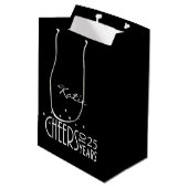 Personaliseer met elke leeftijd Cheers Paper Gift  Medium Cadeauzakje (Achterkant Gekanteld)