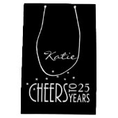 Personaliseer met elke leeftijd Cheers Paper Gift  Medium Cadeauzakje (Achterkant)