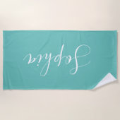Personaliseer Naam Wit Script Verticaal, Licht Tea Strandlaken (Voorkant)