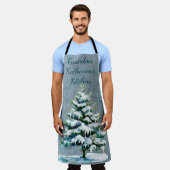 Personaliseer Oma's Winter Snowy Spruce Tree Schort (Gedragen)