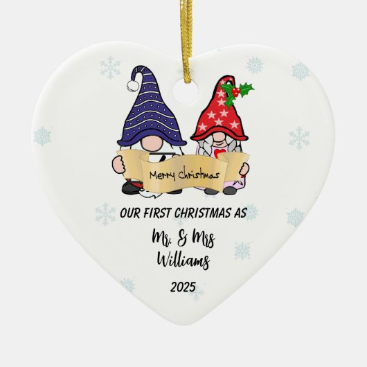 Personaliseer onze eerste kerst gnomen keramisch ornament (Voorkant)
