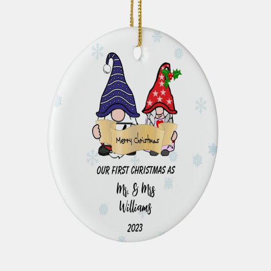 Personaliseer onze eerste kerst gnomen keramisch ornament (Rechts)