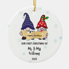 Personaliseer onze eerste kerst gnomen keramisch ornament