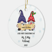 Personaliseer onze eerste kerst gnomen keramisch ornament (Links)