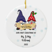 Personaliseer onze eerste kerst gnomen keramisch ornament (Achterkant)