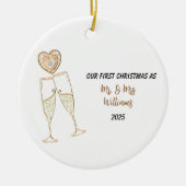 Personaliseer onze eerste kerst hart & champagne keramisch ornament (Voorkant)