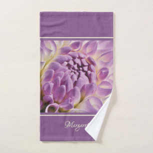 Personaliseer Paarse Dahlia op de achtergrond van Handdoek