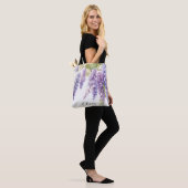 Personaliseer paarse waterverf wisteria floral tote bag (Op model)