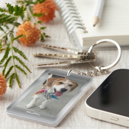 Personaliseer Pet Foto & Namen Faux Metallic Zilve Sleutelhanger (Voorkant Rechts)