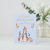 Personaliseer Peter konijn 1e verjaardagsuitnodigi Briefkaart (Staand voorkant)