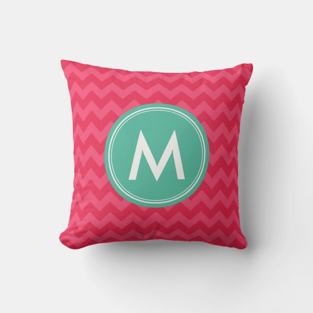 Personaliseer Preppy Monogram Chevron in Roze Kussen (Voorkant)