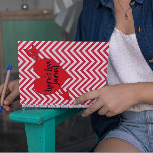 Personaliseer Red Chevron Arrow Heart Valentijnsda Notitieboek