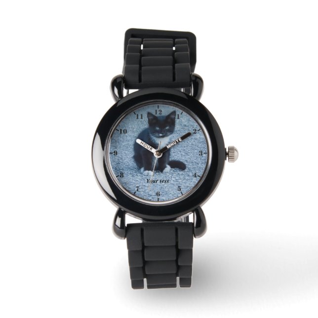Personaliseer schattige Tuxedo kitten Horloge (Voorkant)