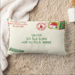 Personaliseer Stippen Santa Letter Christmas Kussen<br><div class="desc">Dit gepersonaliseerde kerstkussen is een kerstbrief die u kunt personaliseren met uw familienaam in het gebied van het terugkeeradres en u kunt uw eigen kerstadres of vrolijk kerstbericht maken in het gebied van het verzendadres. Dit ontwerp is een rode en groene stippen randenvelop met twee kerstpostzegels en poststempels. Een super...</div>