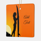 Personaliseer. Surfer Girl. Keramisch Ornament (Links)