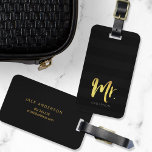 Personaliseer u met de naam Faux Gold Mr Black Str Bagagelabel<br><div class="desc">Stijlvol gepersonaliseerd bagagelabel met het woord "Mr" in faux gouden folie borstel script tegen een zwarte strepen patroonachtergrond. Het maakt grote geschenken voor nieuwe huwelijken of jubilea. Als u jouw naam beter wilt laten opvallen tegen de donkere achtergrond, verandert u de letterkleur in een lichtere kleur of gebruikt u voor...</div>