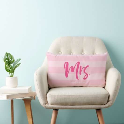 Personaliseer u met de naam Mrs Preppy Pink Stripe Kussen (Stoel)