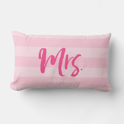 Personaliseer u met de naam Mrs Preppy Pink Stripe Kussen (Voorkant)