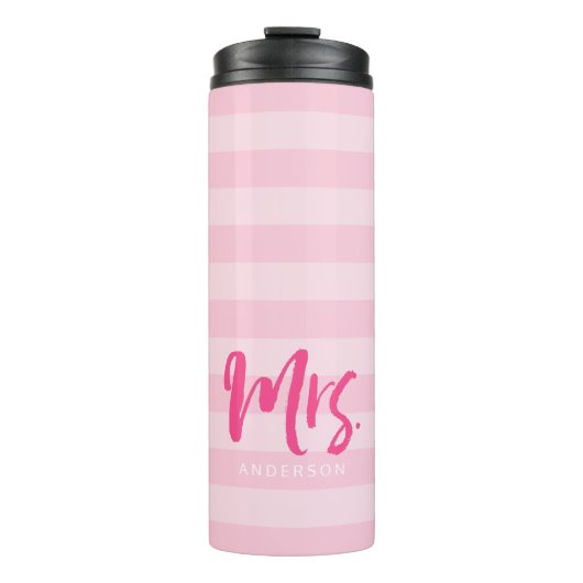 Personaliseer u met de naam Mrs Preppy Pink Stripe Thermosbeker (Voorkant)