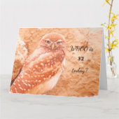 Personaliseer "WHOOO is...vandaag?" Owl large Birt Kaart (Gele Bloem)