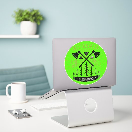 Personaliseer Woodsman Lumberjack Crossed Axes Pin Sticker (Laptop op bureau)