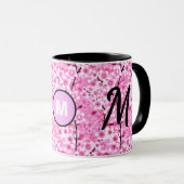 personaliseerbare mok | Roze Bloemen Monogrammed I (Voorkant rechts)