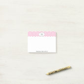 PERSONALISEERDE roze en witte Chevron Post-it note (Op bureau)