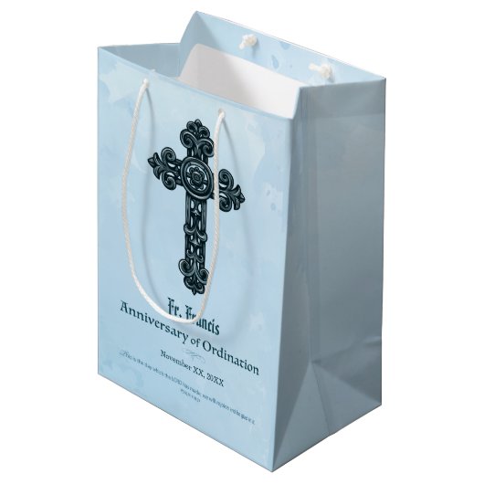 Personaliseren, Jubileum bestellen Priest, kruis Medium Cadeauzakje (Voorkant Gekanteld)