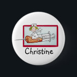Personaliseren met naam - Button voor Superverplee<br><div class="desc">Een perfect cadeau dat je kunt aanpassen met een naam voor verpleegkundigen. Dit ontwerp show een Superverpleegster die op een spuit zit zoals op een raket. Het ontwerp is gemaakt in een cartoon stijl en maakt een grappig en humoristisch geschenk voor elke verpleegster in welk land dan ook. Deze illustratie...</div>