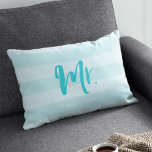 Personaliseren met naam de heer Preppy Blue Stripe Kussen<br><div class="desc">Pillow met "Mr." in blauw penseelscript tegen een preppy blauwe strepen patroonachtergrond. Ideaal voor nieuwigheden of verjaardagen. Pas het aan door de placeholder tekst te vervangen. Klik op de knop "Aanpassen" voor meer opties zoals het wijzigen van het lettertype en de grootte van het lettertype. *Gelieve te merken op dat...</div>