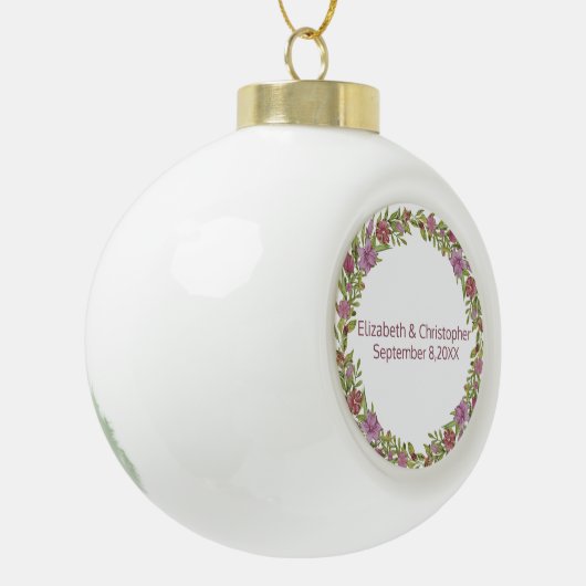 Personaliseren met namen en huwelijksdatum Floral Keramische Bal Ornament (Links)